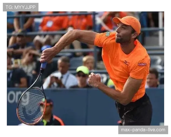 刷到费德勒早餐照——那排银器比我整个房子值，心态直接崩