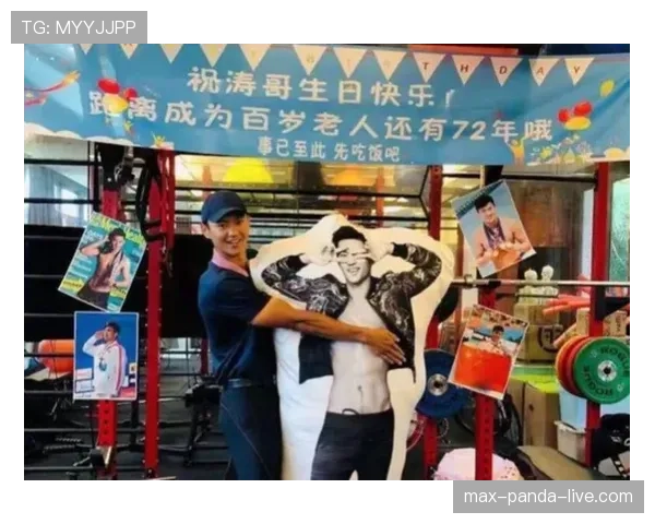 宁泽涛这身材管理也太狠了，退役这么多年还能穿紧身衣出门？