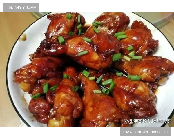 字母哥家冰箱里只放鸡胸肉和水，连瓶可乐都找不到